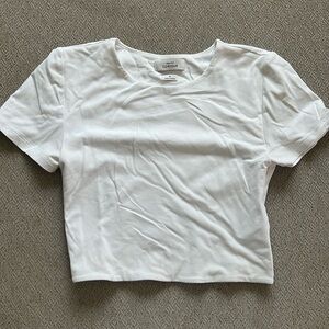 ARITZIA, CONTOUR CREW CROPPED T-SHIRT. Size M